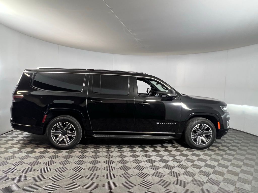 2023 Jeep Wagoneer L Base photo 2