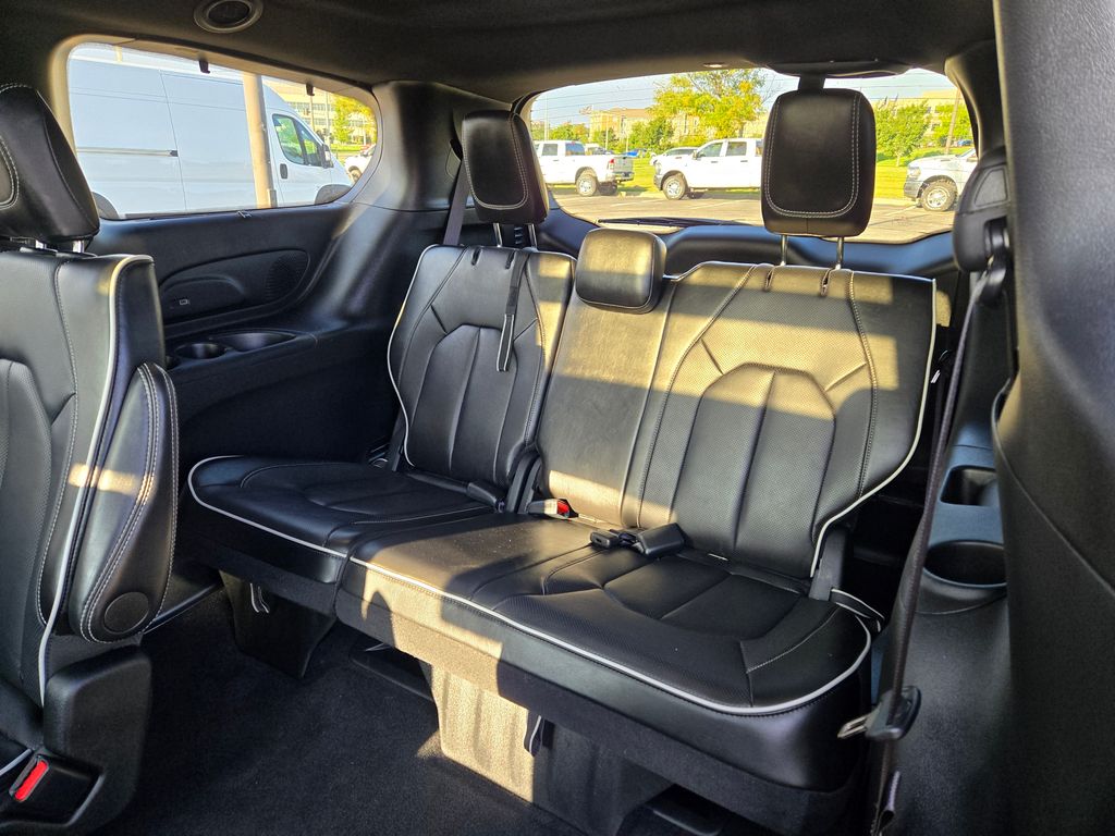2025 Chrysler Pacifica Limited photo 29