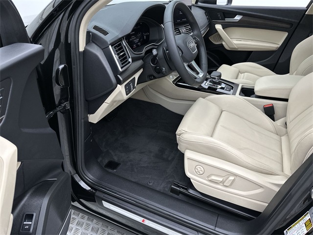 2025 Audi Q5 45 S line Premium Plus photo 3