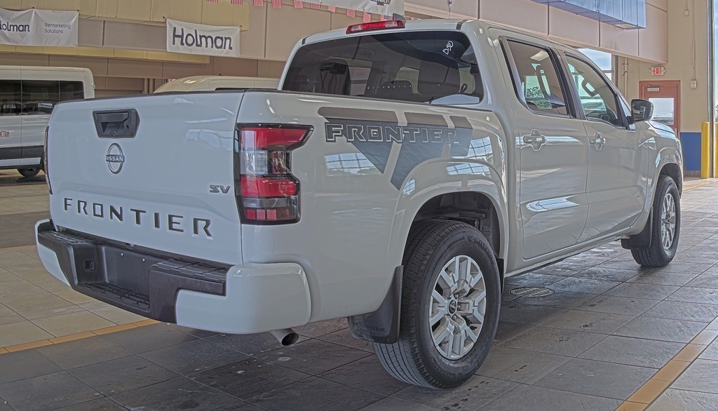 2022 Nissan Frontier SV photo 3