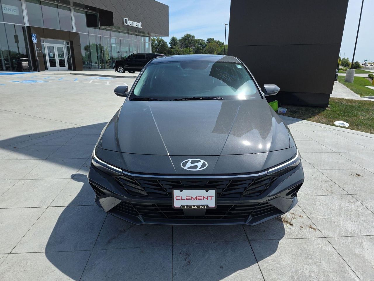 2025 Hyundai Elantra Limited photo 2