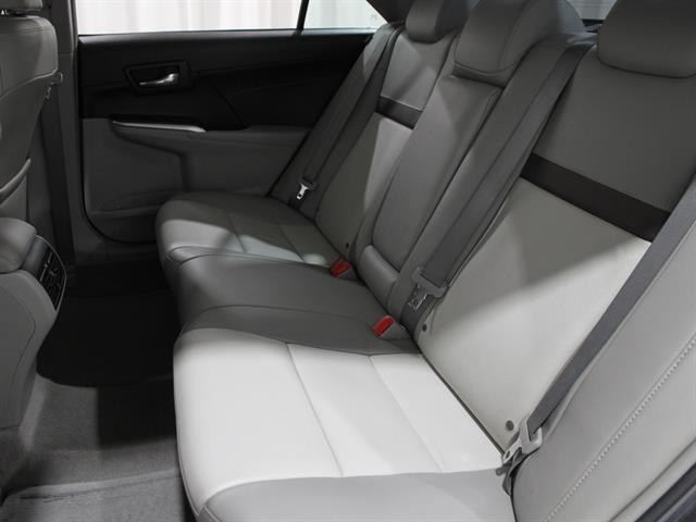 2014 Toyota Camry XLE V6 photo 19