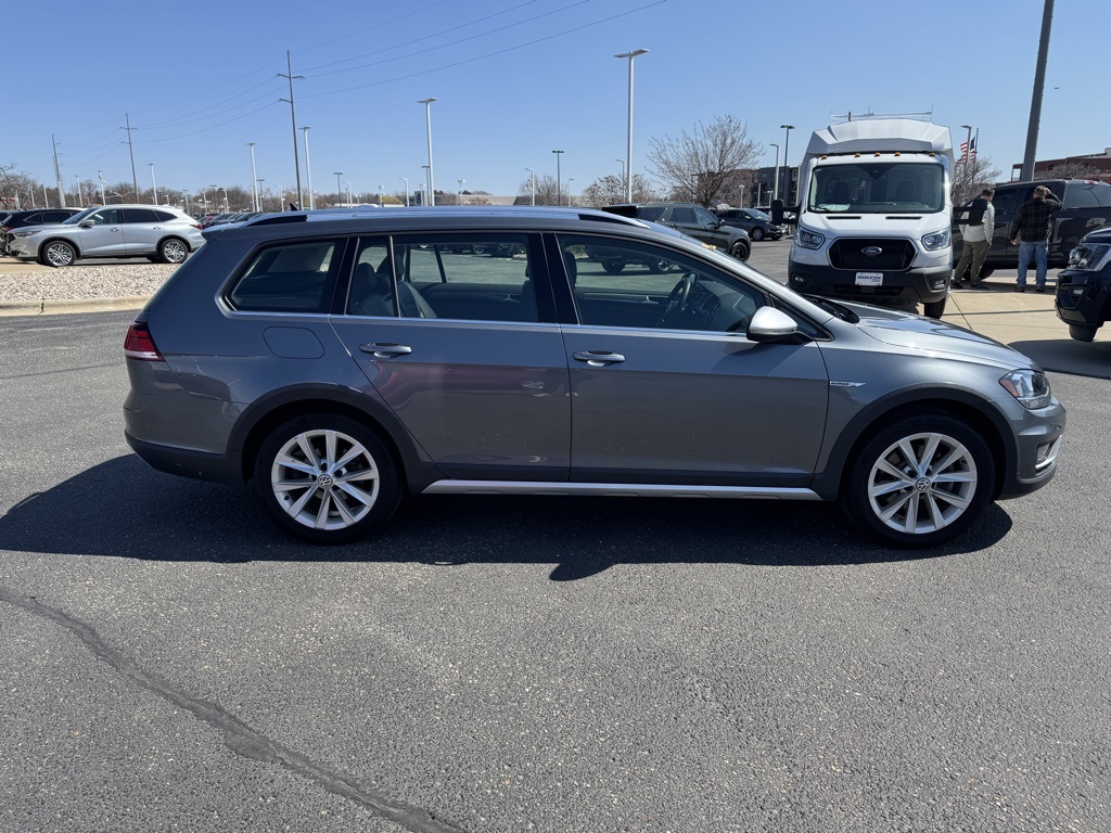 Used 2019 Volkswagen Golf Alltrack Alltrack SE with VIN 3VWH17AU8KM506926 for sale in Middleton, WI