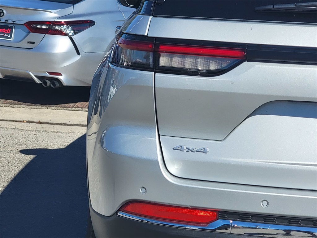 2025 Jeep Grand Cherokee Laredo X photo 3