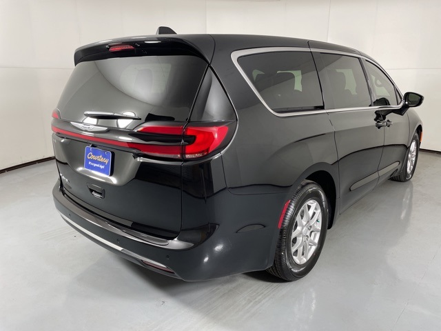 2026 Chrysler Pacifica photo 8