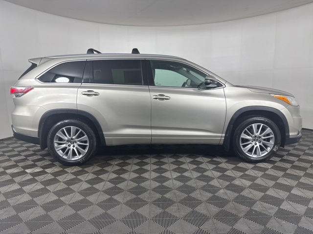 2016 Toyota Highlander XLE photo 2