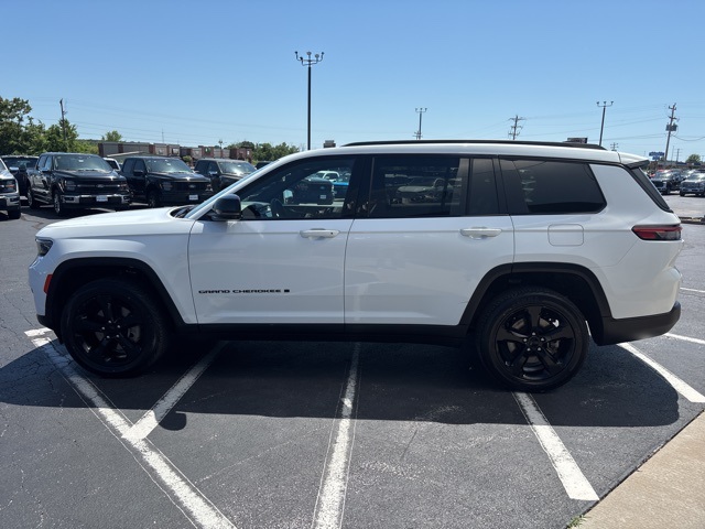 2023 Jeep Grand Cherokee Altitude photo 4
