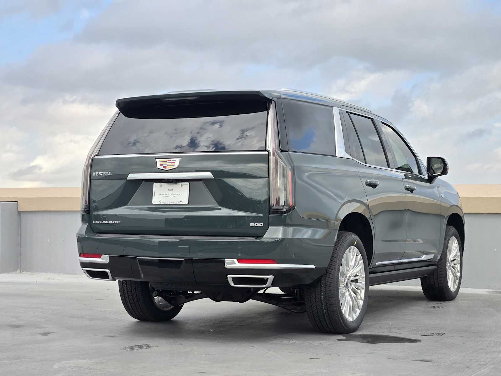 2026 Cadillac Escalade Luxury photo 2