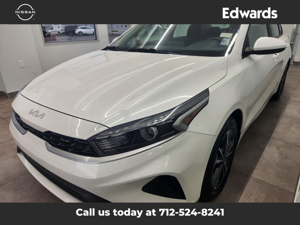 2024 Kia Forte LXS photo 4