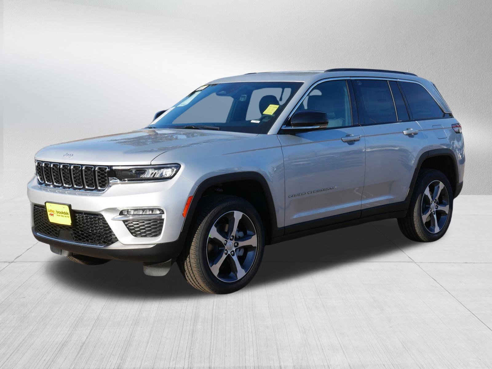 2025 Jeep Grand Cherokee Limited photo 3