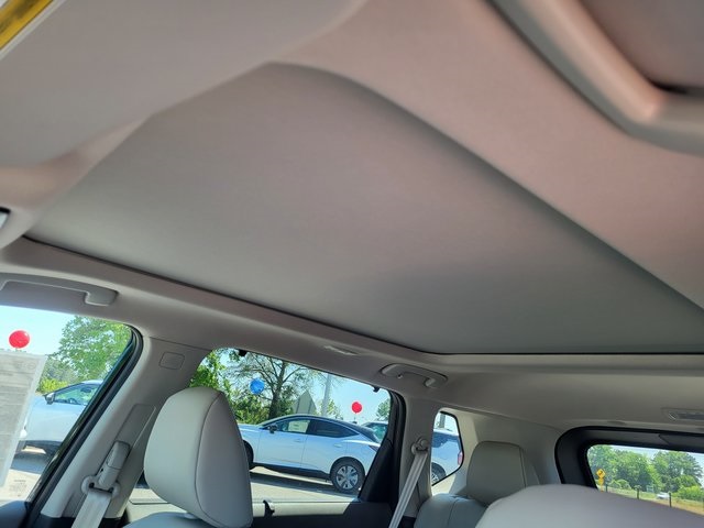 2025 Nissan Rogue SV photo 13