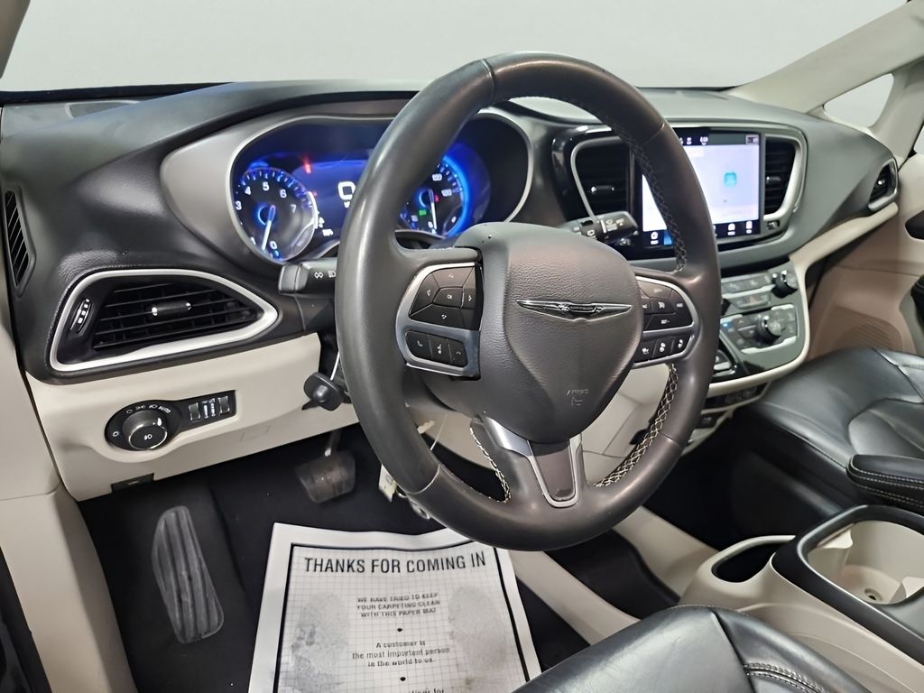 2022 Chrysler Pacifica Touring L photo 8
