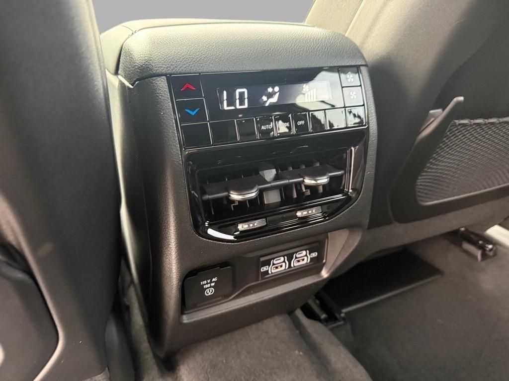 2025 Jeep Grand Cherokee Laredo Altitude photo 21