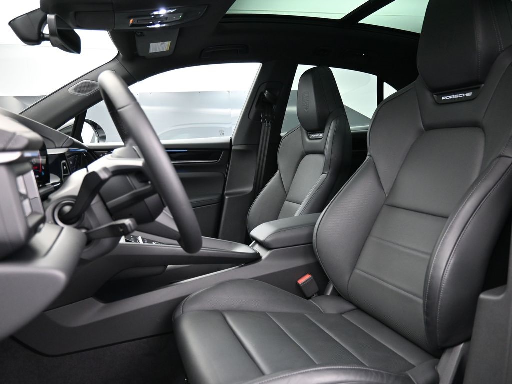 2025 Porsche Macan Electric 4 photo 4