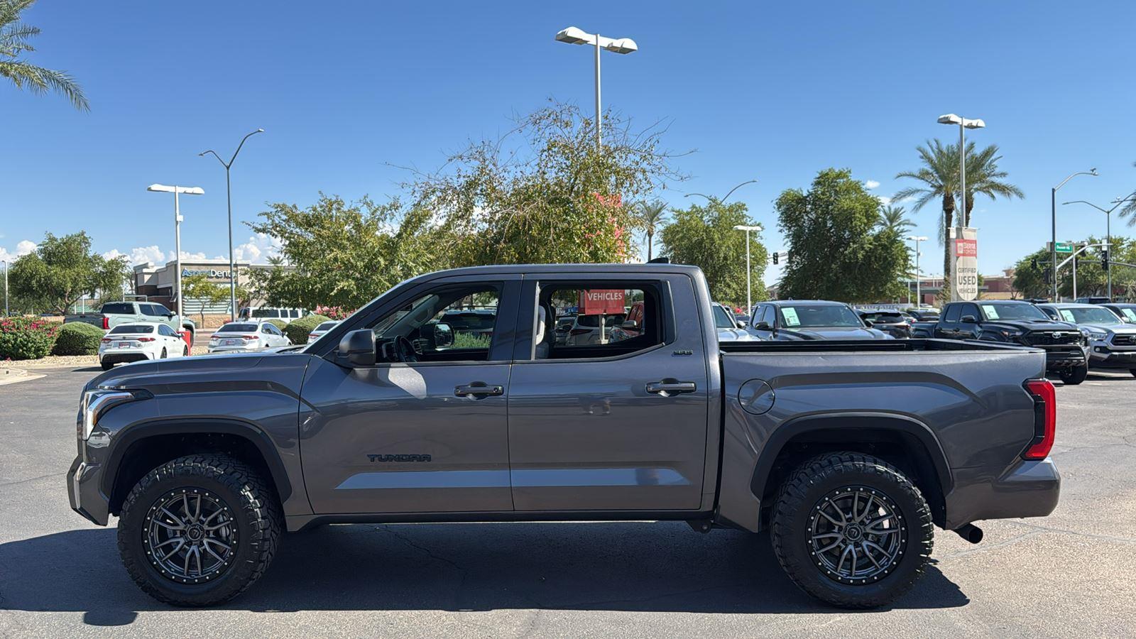 2022 Toyota Tundra SR5 CrewMax photo 4