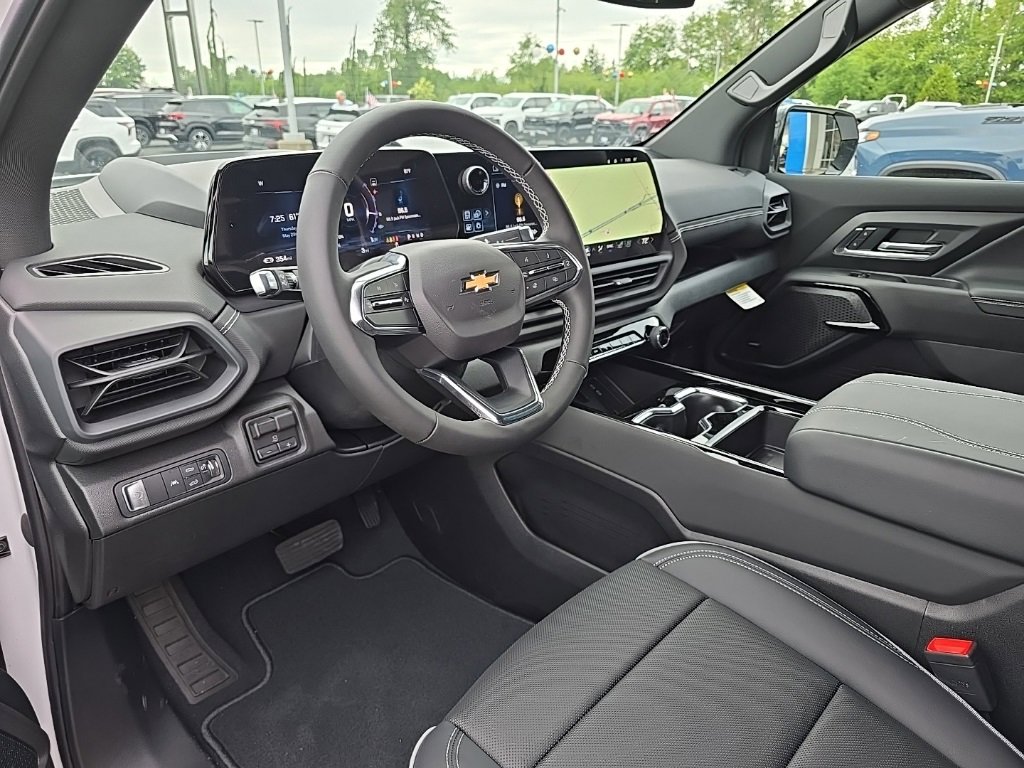 2025 Chevrolet Silverado EV LT photo 9