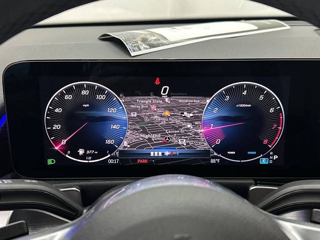 2025 Mercedes Benz GLB 250 photo 2