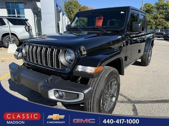 2024 Jeep Gladiator Sport S's photo