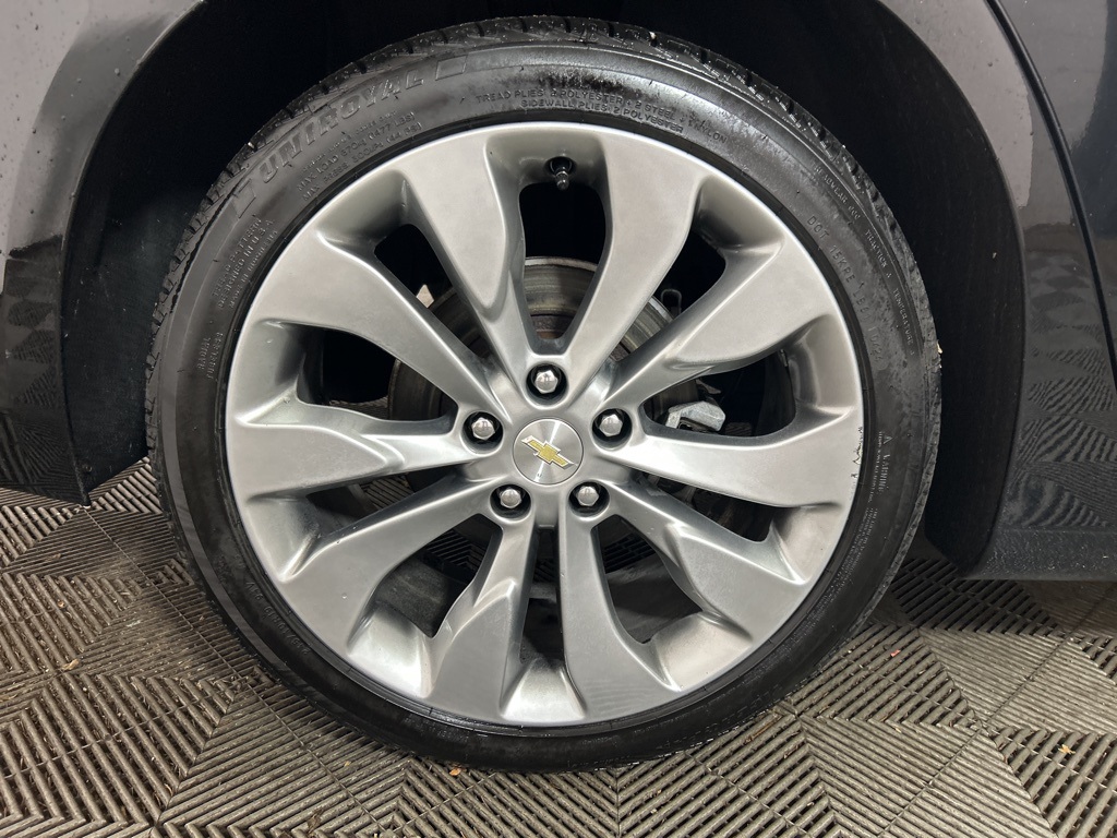 2018 Chevrolet Malibu Premier photo 3