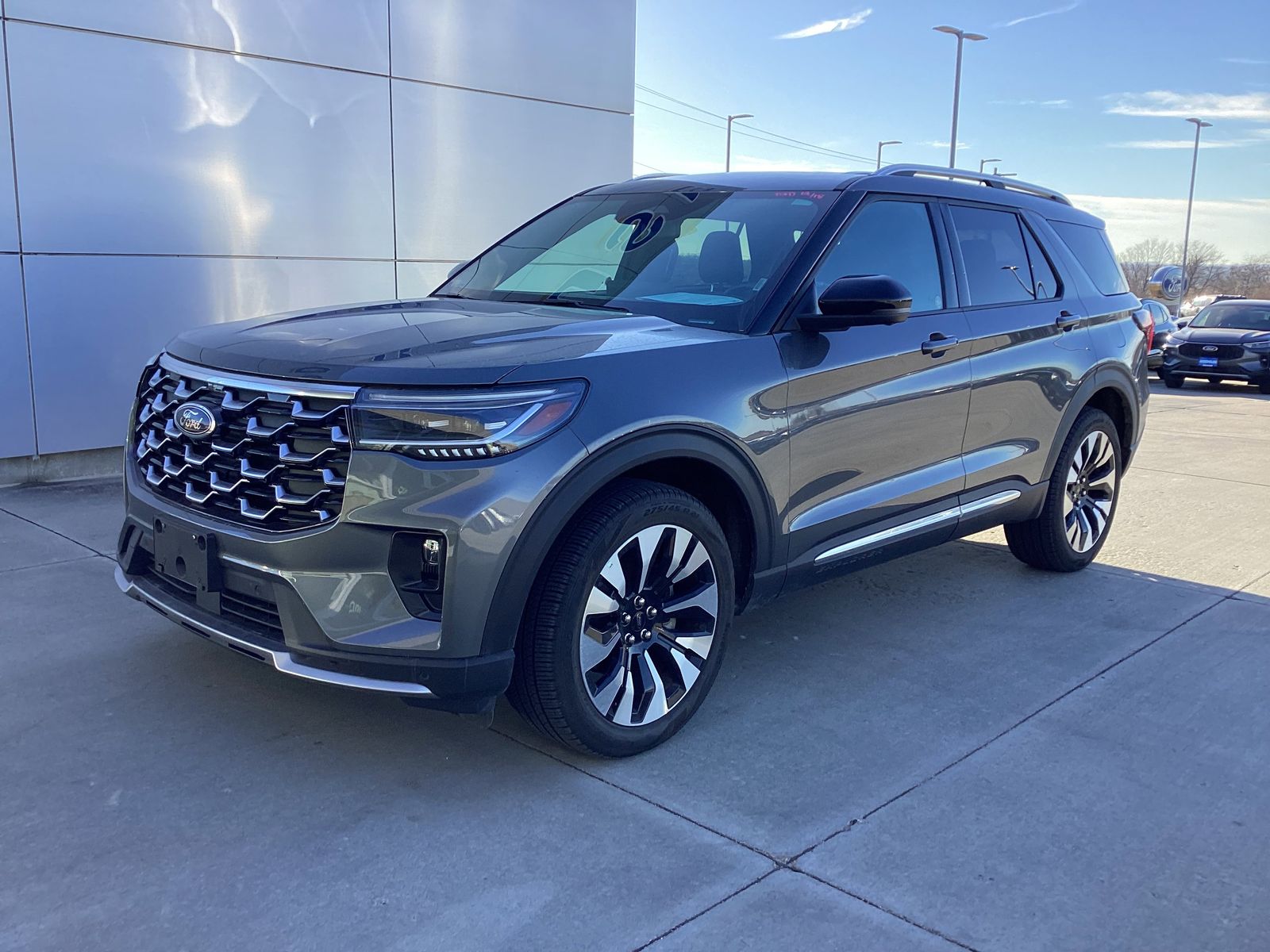 2025 Ford Explorer Platinum's photo