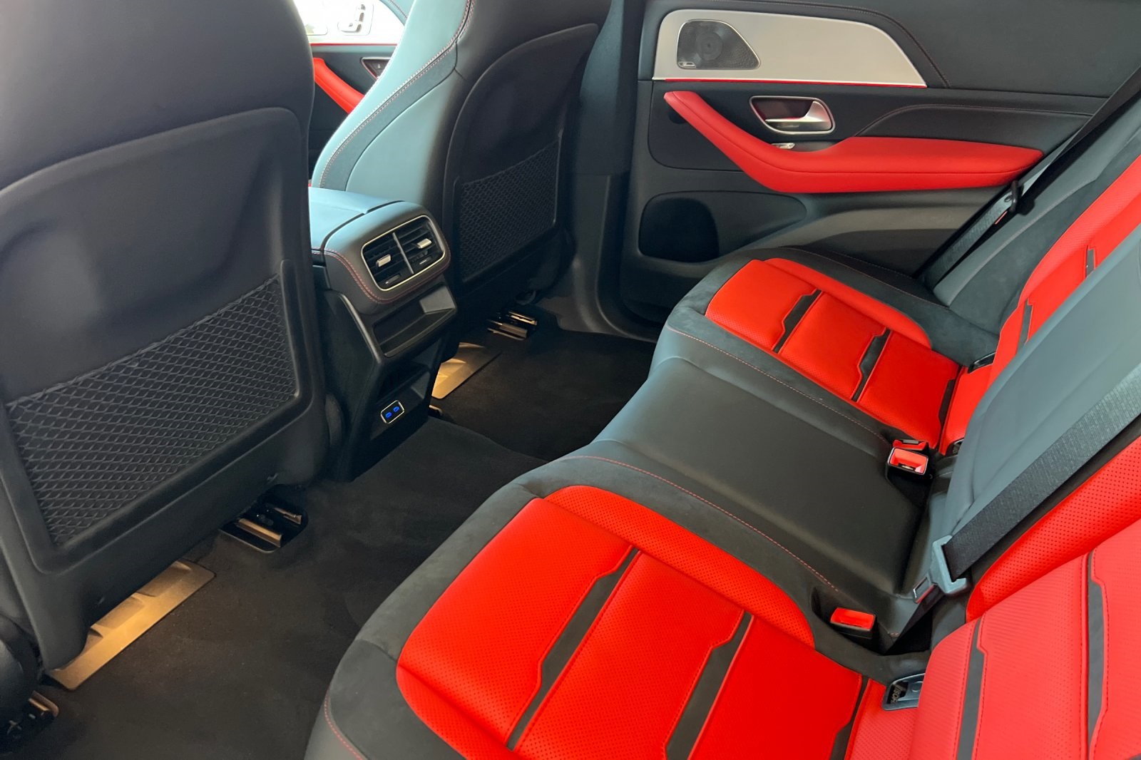 2025 Mercedes Benz GLE 53 AMG 4MATIC photo 4