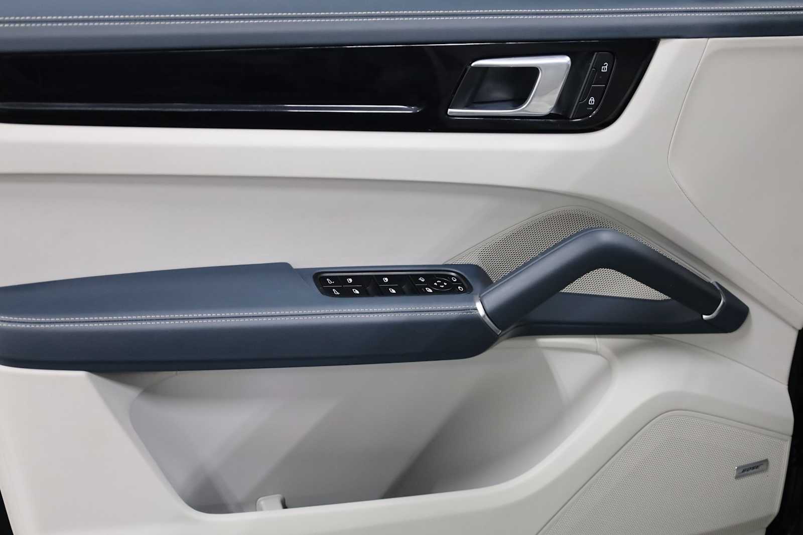 2023 Porsche Cayenne Coupe photo 15