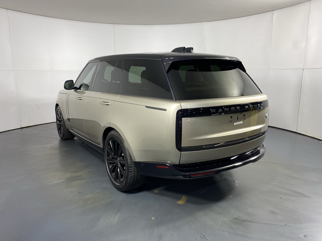 2023 Land Rover Range Rover SE photo 6