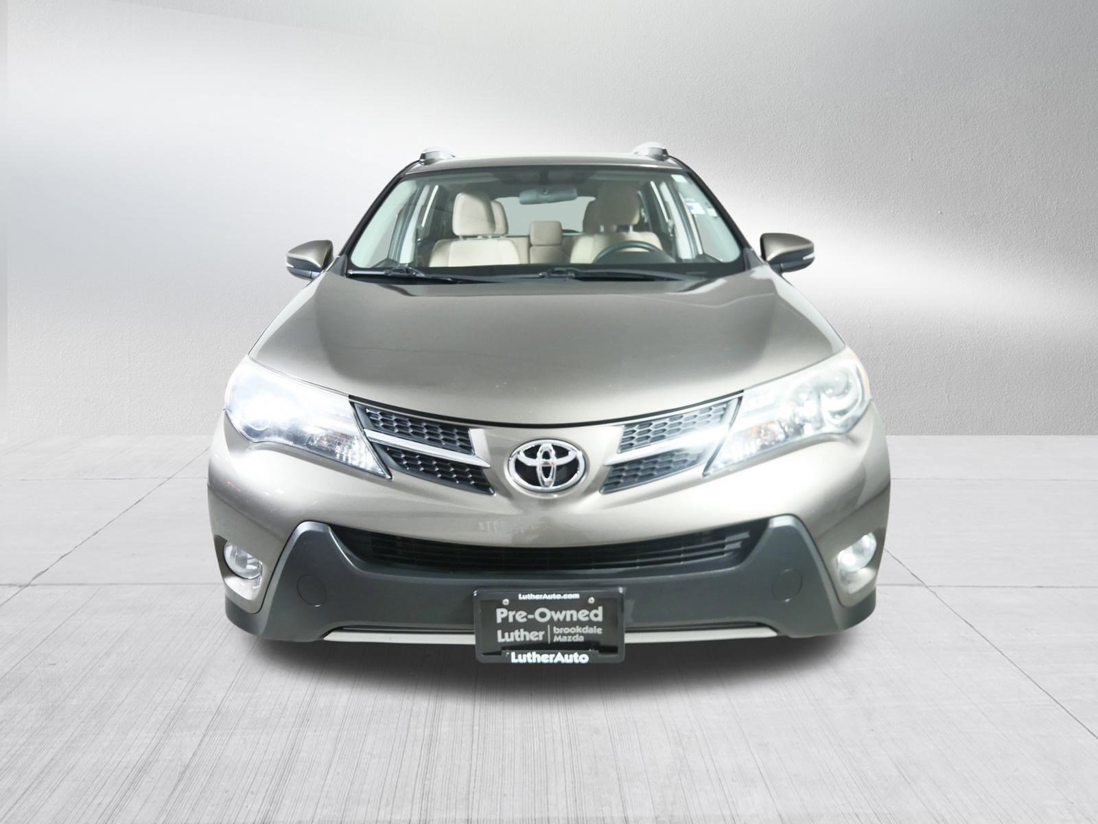 2014 Toyota RAV4 XLE photo 2
