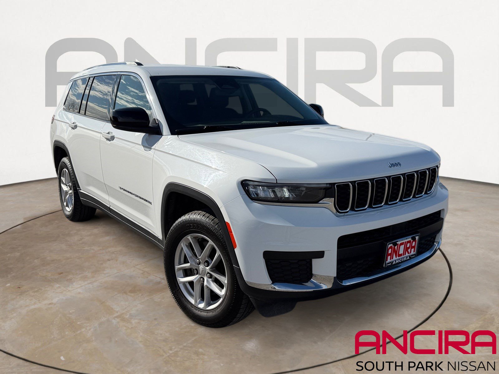 2023 Jeep Grand Cherokee L Laredo's photo