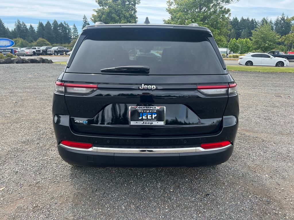 2023 Jeep Cherokee Base photo 3