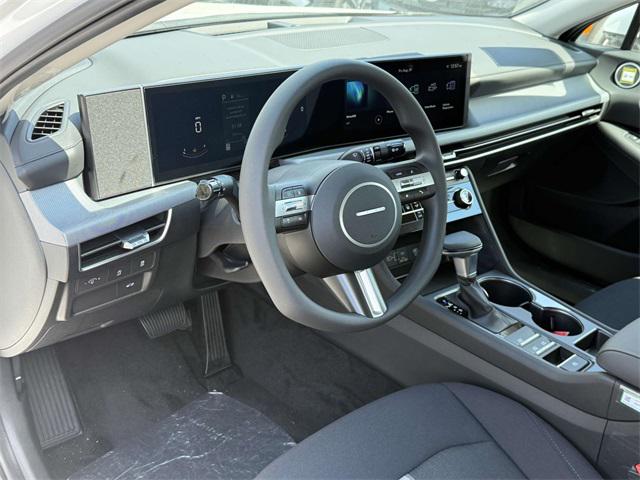 2025 Hyundai Sonata SE photo 2