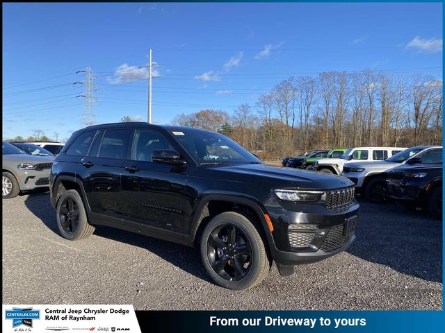 2025 Jeep Grand Cherokee Altitude's photo