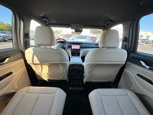 2025 Jeep Grand Cherokee Limited photo 30