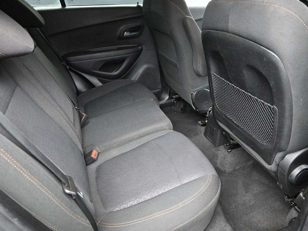 2020 Chevrolet Trax LS photo 6