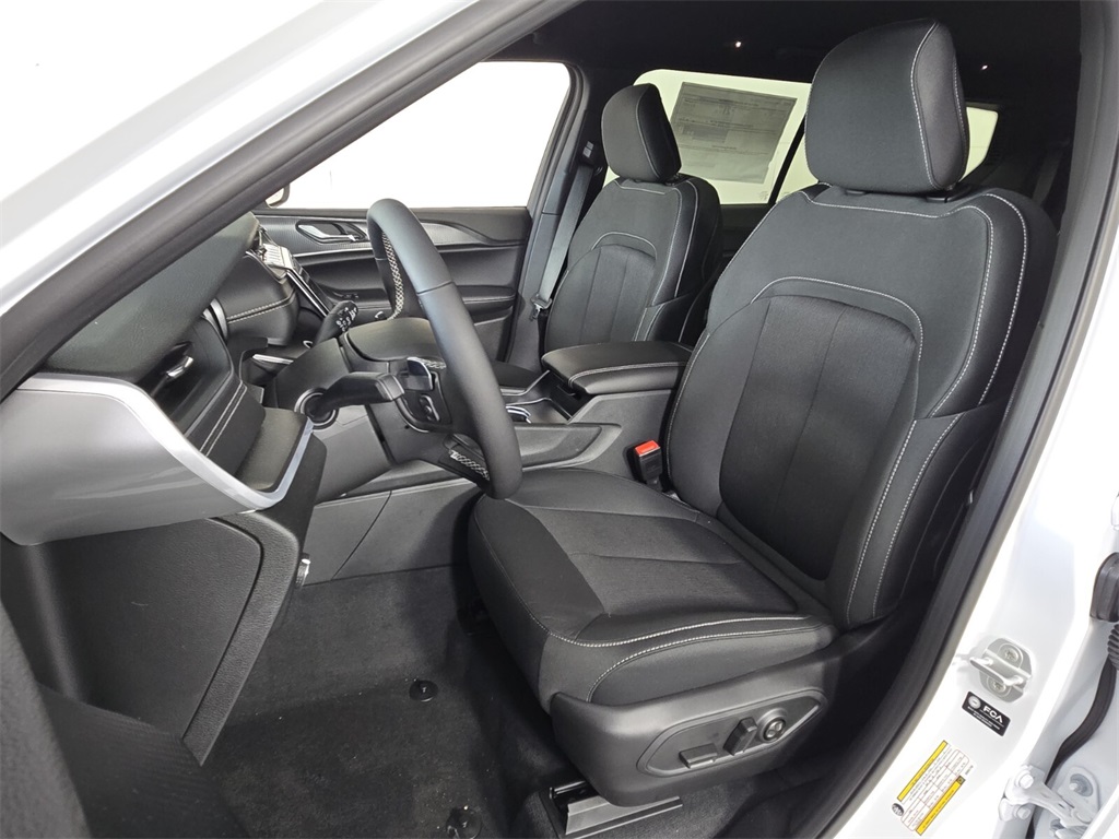 2025 Jeep Grand Cherokee Laredo photo 5