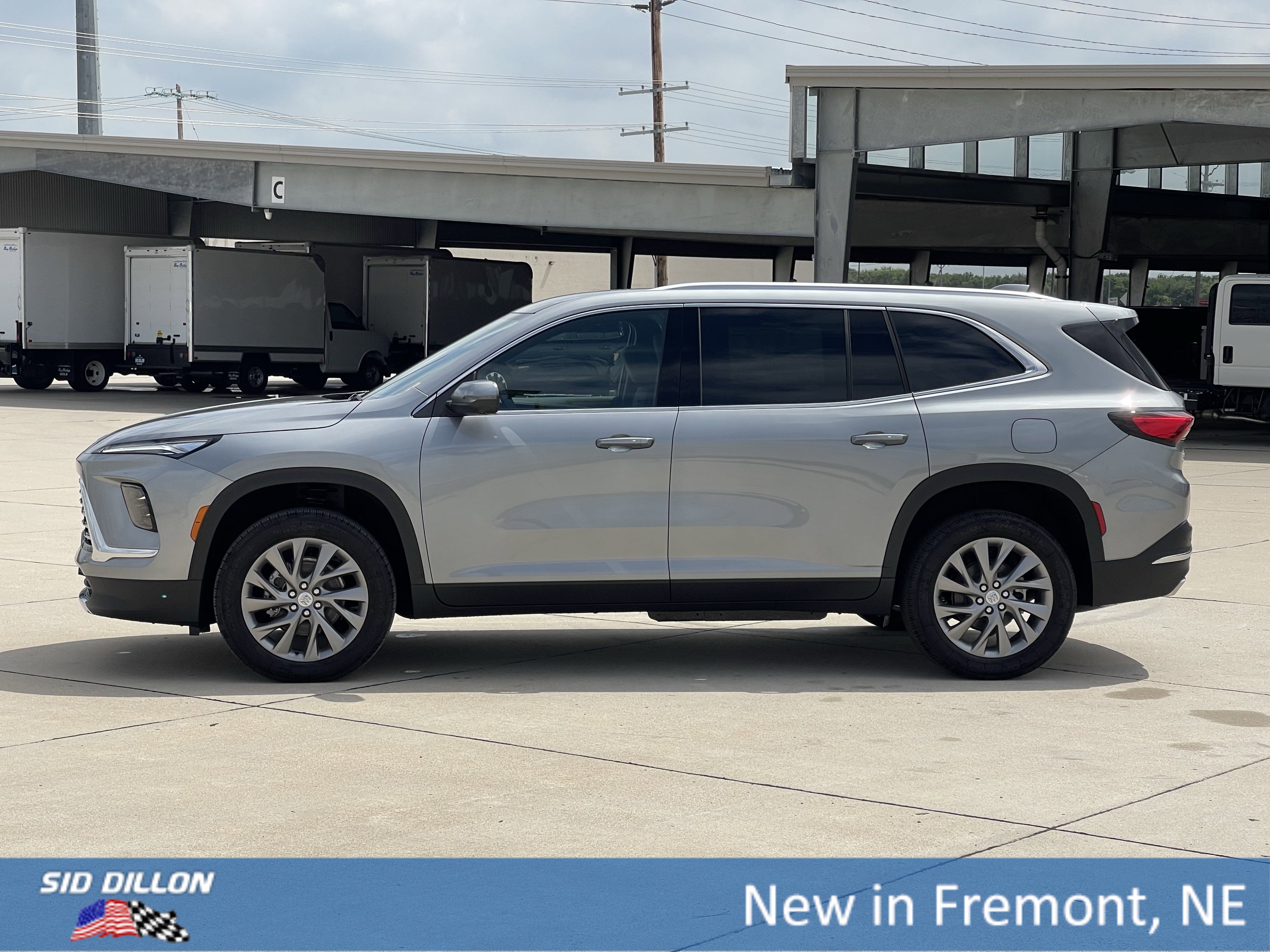 2026 Buick Enclave Sport Touring photo 9