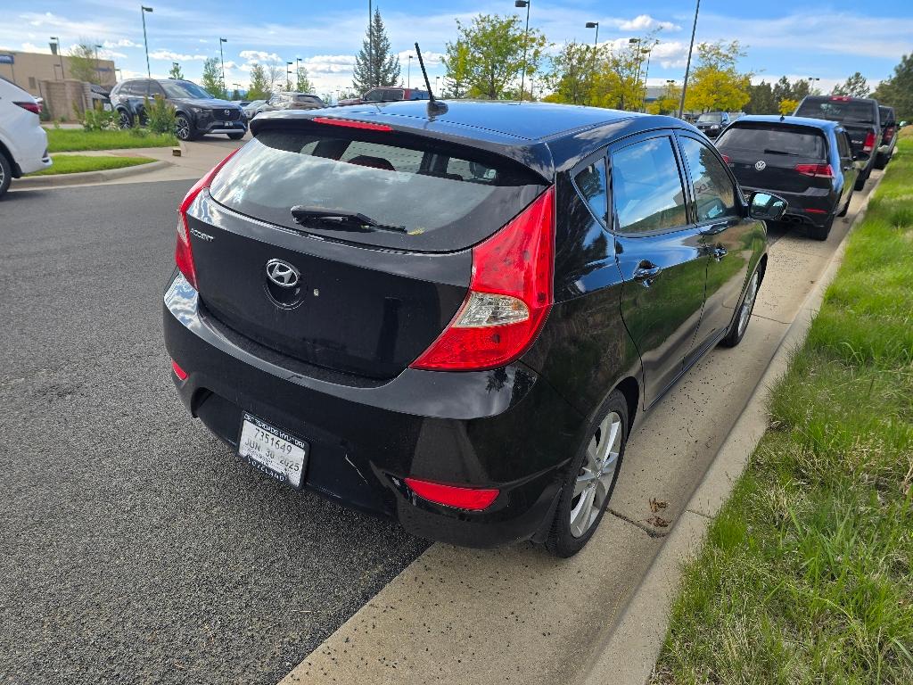 2013 Hyundai Accent GLS SE photo 3