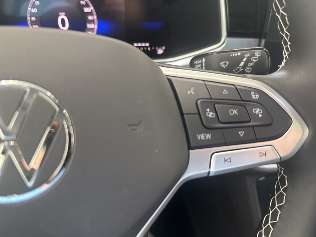 2025 Volkswagen Taos SE photo 14