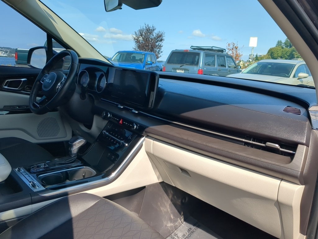 2022 Kia Carnival SX photo 13