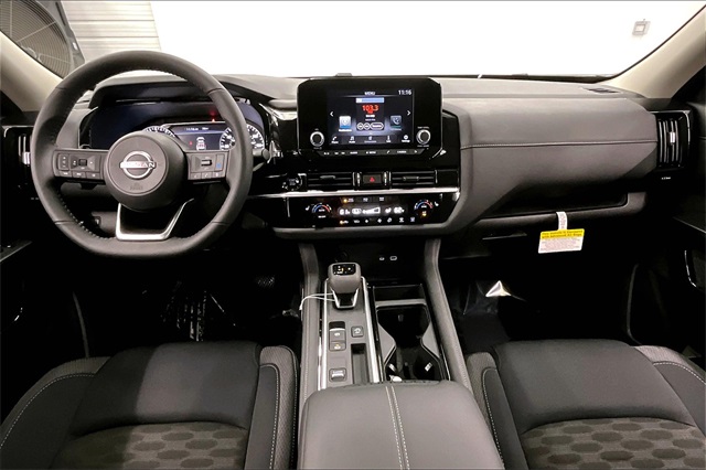 2025 Nissan Pathfinder SV photo 5