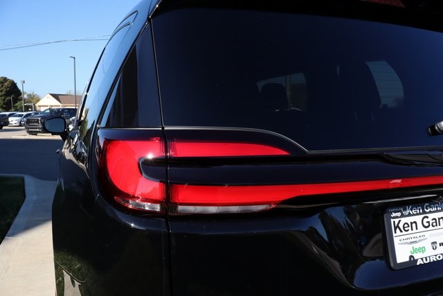 2026 Chrysler Pacifica Limited photo 31