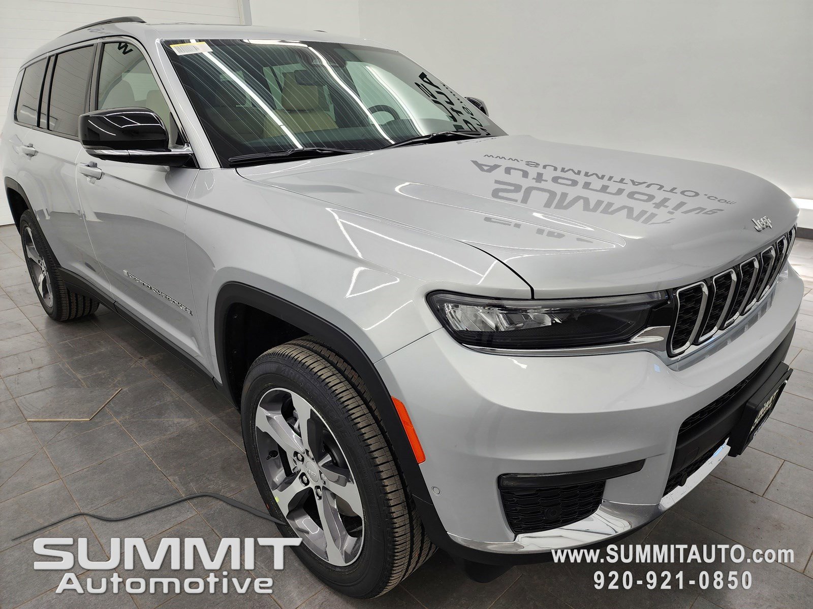 2025 Jeep Grand Cherokee Limited photo 2