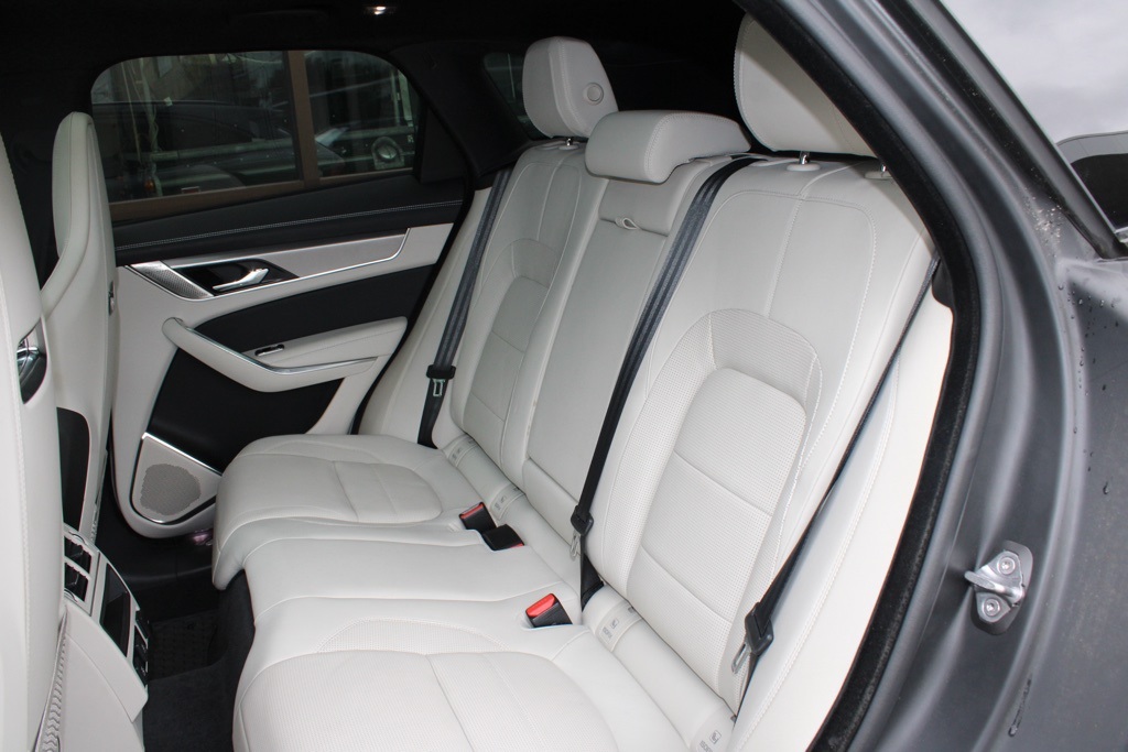 2024 Jaguar F-PACE R-Dynamic S P400 photo 31