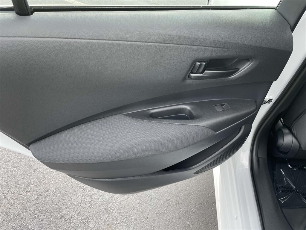 2025 Toyota Corolla LE photo 12
