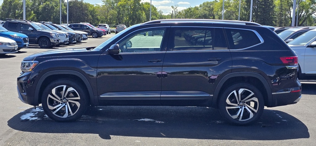 Used 2021 Volkswagen Atlas SEL Premium with VIN 1V2TR2CA4MC503777 for sale in St. Cloud, Minnesota