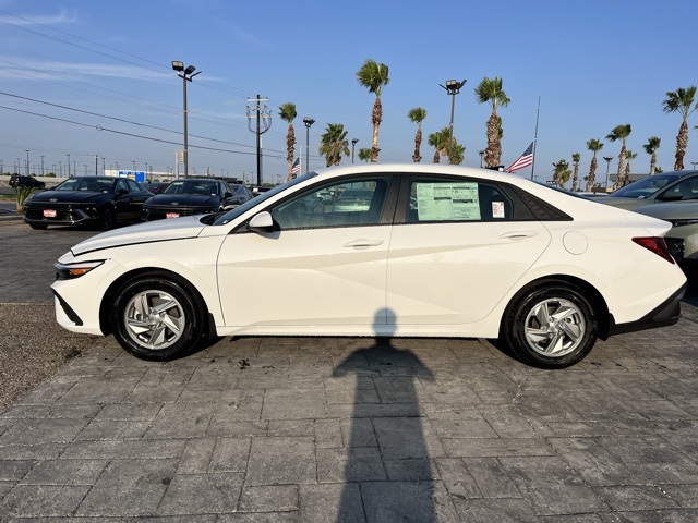 2026 Hyundai Elantra SE photo 3
