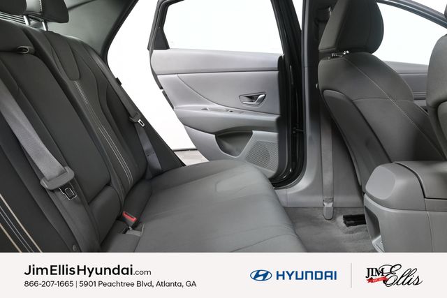 2024 Hyundai Elantra SEL Convenience photo 17