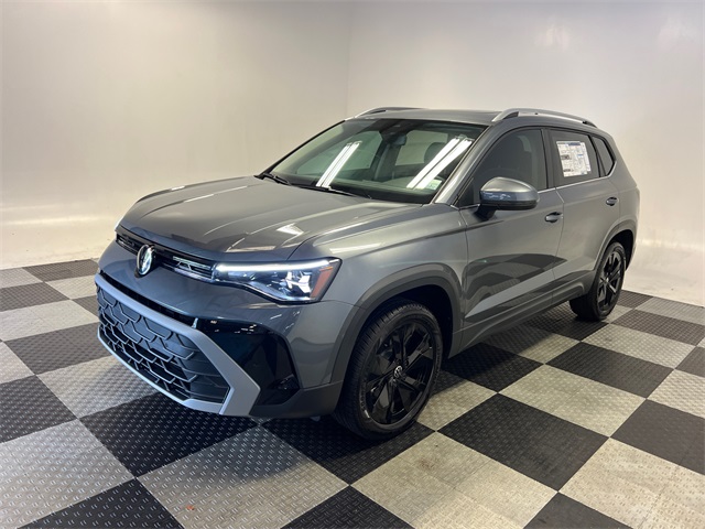 2025 Volkswagen Taos SE photo 2