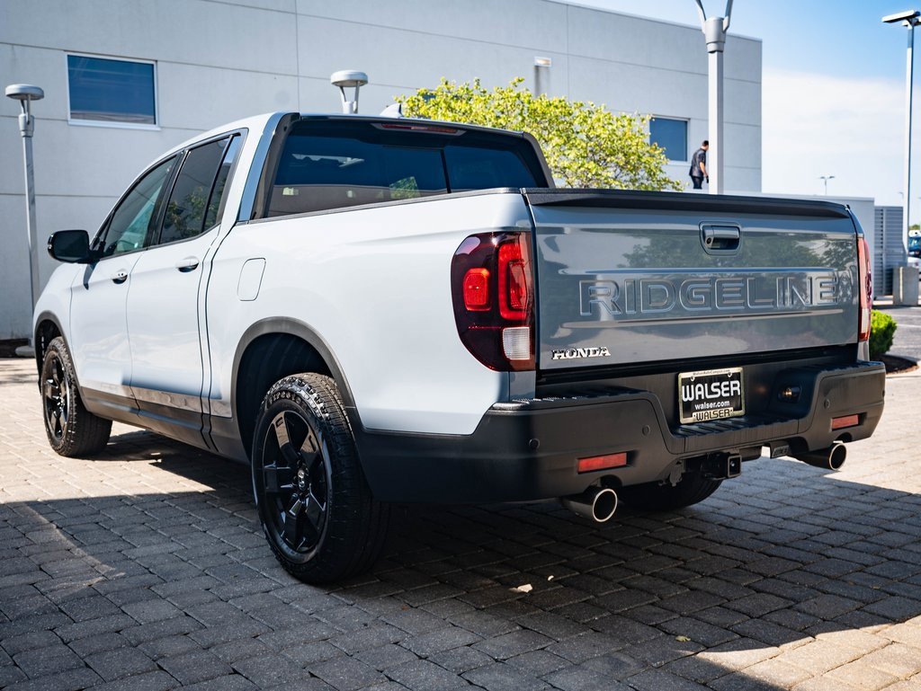 2024 Honda Ridgeline Black Edition photo 2
