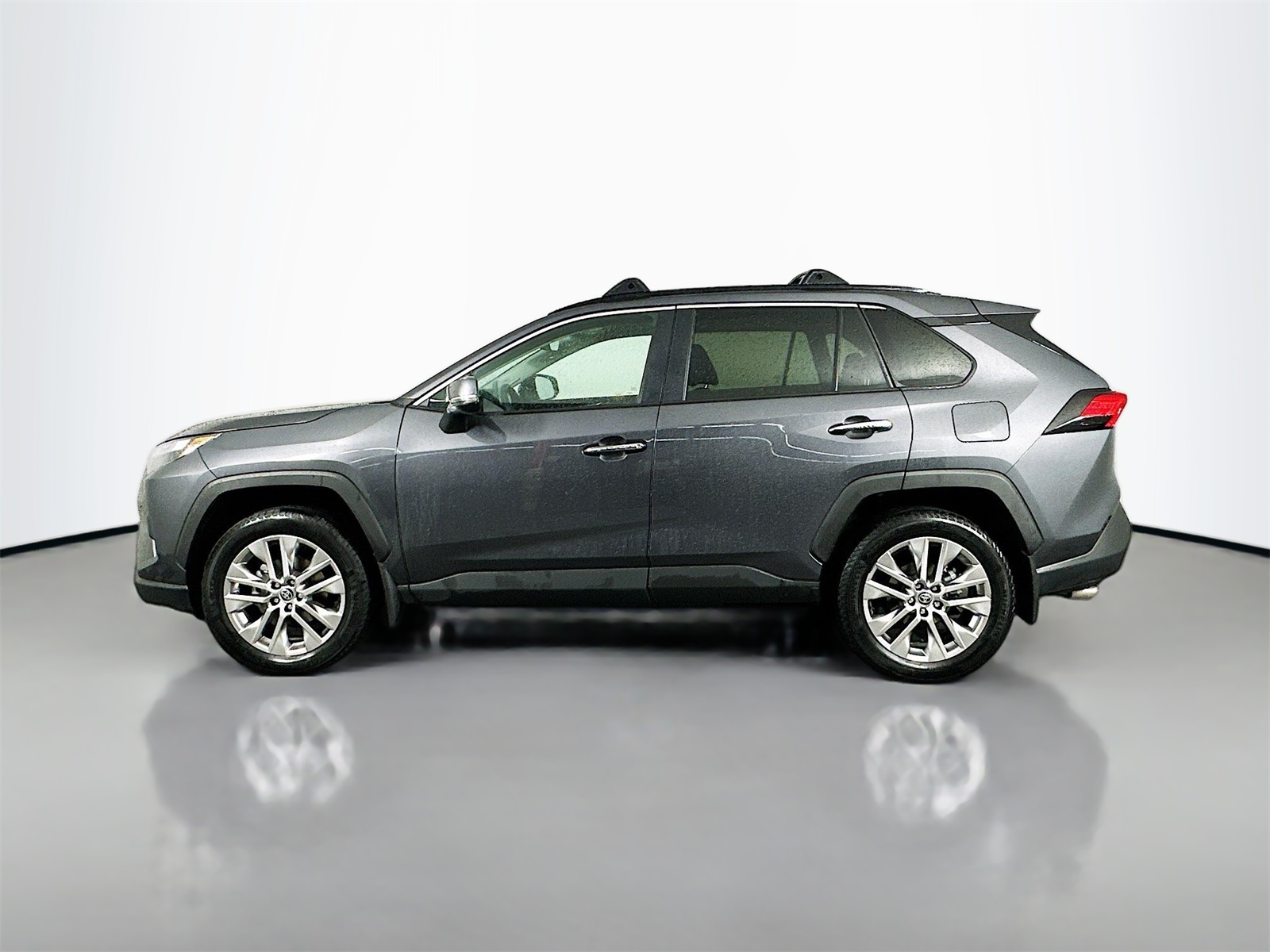 2023 Toyota RAV4 Limited photo 4